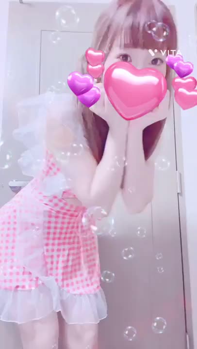 水着きてみました♡ちょっとぴちぴちだったので恥ずかしいですが…ご主人様に元気になってもらえたら嬉しいです☺️💕