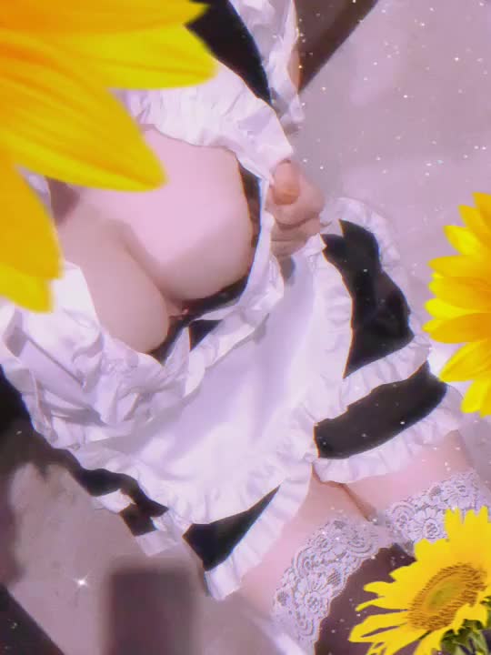 出勤中です♪本日も予約枠完売です、、、（ ;  ; ）本当にありがとうございます♡次回出勤日は２１日12-18時です！7月最後の出勤になるかもしれないのでよかったらお待ちしてますね🥹