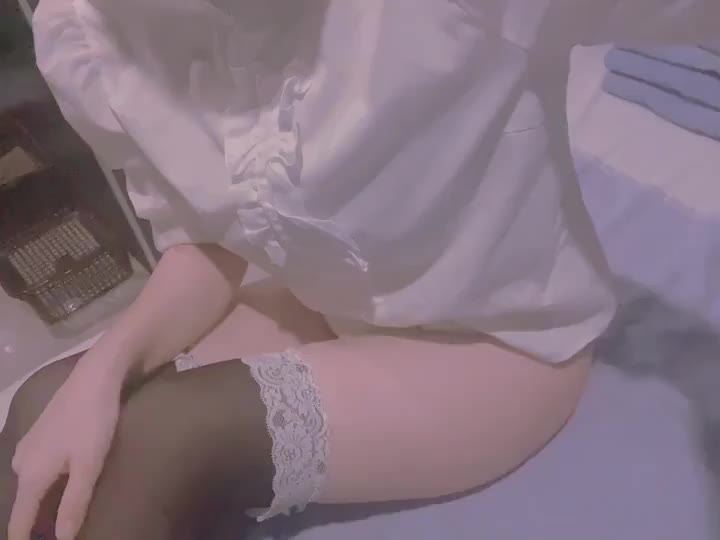 こんにちは〜つばさです♡久々の動画投稿になっちゃいました😢本日12ー18で出勤です！ご予約枠完売です、ありがとうございます😢お待ちしてます♪