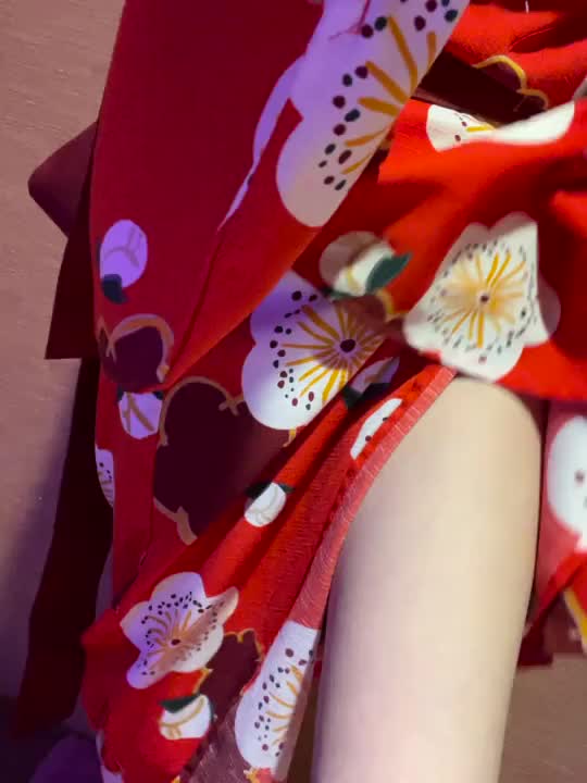 普段は制服かメイド、巫女とかを着てるんですけど、たまーーに和服も着てるよ！
なんならまた浴衣も着ようと思ってます！