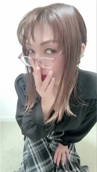 こんばんは

今日もお仕事お疲れさまでした

私がオ〇ニーする姿を見たい
という方が意外といらっしゃいます。

オッパイのあるニューハーフが
あなたと同じように
自分のおチ〇ポをシコシコしてる姿
…というのを目の前で見るのは
確かに面白いしエロいかも。

私は座った体勢で、
乳首を自分でいじっても感じる時があるから
乳首もいじりながら右手で握ってシコるよ

‪私はこの後も22時まで
お店であなたのお電話を
お待ちしてます‬。
明日以降の御予約も受付中です。