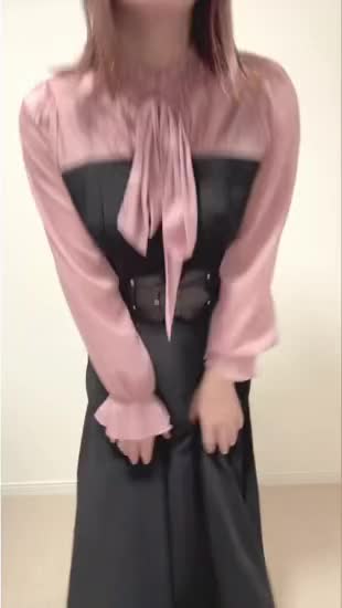 こんにちは

ナニかお尻に入れる時は
必ず
ローションを使いましょう。

ツバや水は潤滑に
まったく役立ちませんし
マッサージオイルや
石鹸のたぐいも粘膜には
良くないので
ローションがお勧めです。

それに…ローションは
ヌルヌルだけでも気持ちいいからね。

ちなみにお仕事では
私達がローションをご用意するので
たっぷりぬるぬる愉しめるよ…。

‪私はこの後も22時まで出勤
お店であなたのお電話を
お待ちしてます‬。
明日以降の御予約も受付中です。