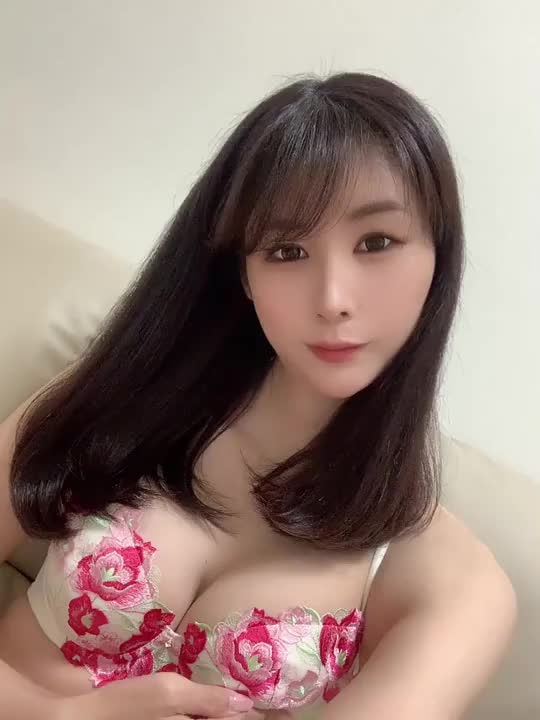 クラブダイヤモンド梅田店のちはるです❣️

今日もお昼からご予約ありがとうございます☺️

おっぱいぷるぷるだよー💛