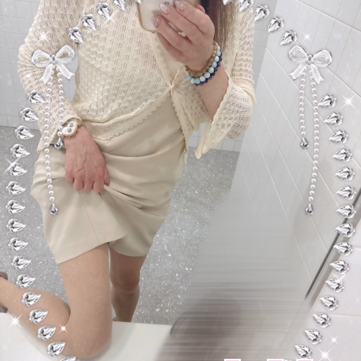 今日は朝から暑くて目が覚めました🥵

からだしっとり汗だくでした💦

今日は朝から美容𝐝𝐚𝐲でした❤️

17時半から横浜駅より乗車します💕💕

21時以降車移動になります🚗

千葉。埼玉。東京都下。神奈川西部方面

遠方のお兄様

往復の関係上前予約から

お時間の余裕(往復移動、コース時間)を

ご理解頂けたら幸いです🙏

公式オプション外

(個人有料オプション)等の指定は

手持ちがないこともあるので

ご了承お願いします🙇‍♀️

今日は暑いから熱中症対策

水分補給まめにしてください🥤

素敵なお誘いお待ちしてます💕💕