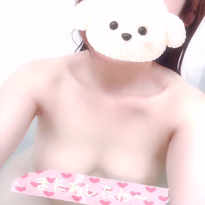こんばんは✩.*˚
今日も暑かったですねー
日差しから逃げることばかり
考えていました‪ꉂ🤣w‪𐤔

昨日は初めて様、仲良し様ありがとう！

1週間とても頑張った初めて様、今日
から通常の生活かしら🤔お仕事も無理
せず頑張ってくださいね🥰

素敵な届け物の仲良し様、いつも本当に
ありがとう❀(*´▽`*)❀無理なく会いに
来れる時、楽しみに待ってます💋💕


さて！明日は9時からいますよ|·̫･‪ˆ꒱🎶
お誘いお待ちしておりますね❥❥❥(´ε｀ )