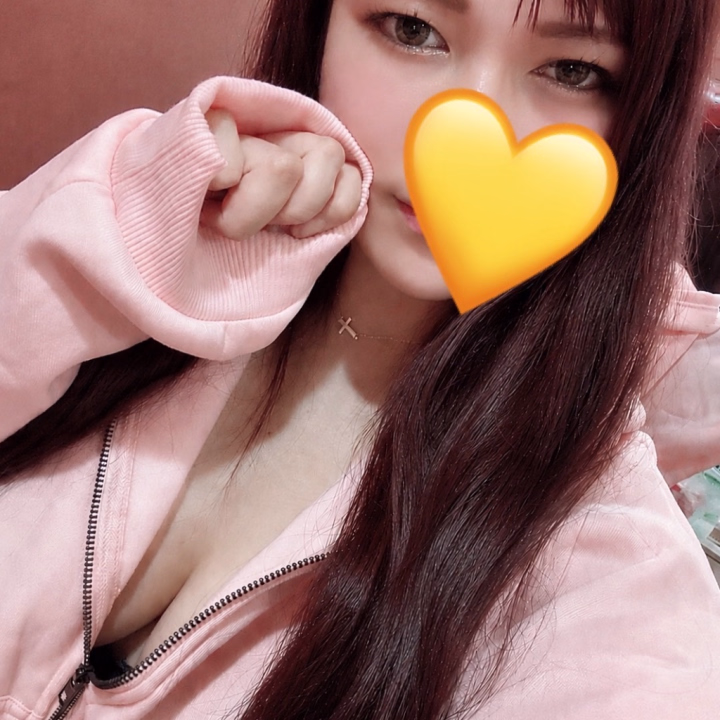 穏やかだけど熱い欲情、気になる?
ぜひ一緒に味わいましょう💞
キツい印象を裏切る、ゆったり癒し系の性格がお兄様をワクワクの世界に誘えるかも😍
優しいご奉仕と密着感のあるプレイで、
お兄様と一緒に気持ちよくなりたいんです👌🏻💗
お兄様にご奉仕していると
つみき、ムラムラしてしまうんですよね。。
お兄様の反応、例え体をピクっとしただけでも見逃しません👀✨️
気持ちいいのは悪いことじゃないです💕
一緒に欲情して、快感を追い求めたい🥺
熱くなりたい日に♡待ってますね♡