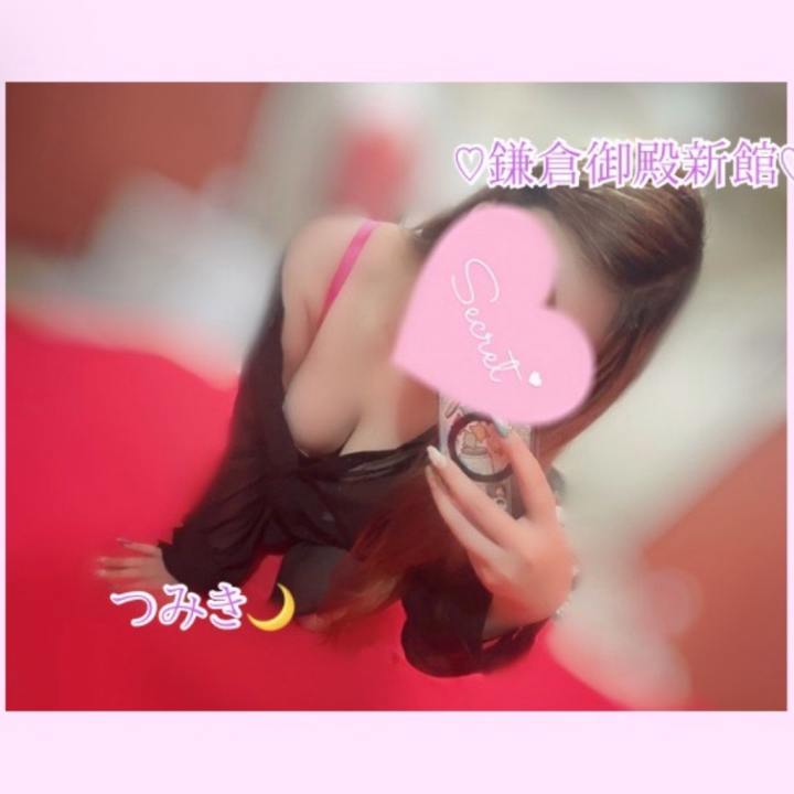 もっともっと求めて欲しいな❤️
濃厚に交わりあって、
ひとつになっていくあの瞬間を
しっかりと胸と記憶に刻みたい…🥺
たまに意地悪して、
「だめ♡」って焦らしてみようかな💋
そしたら、挿れたくて仕方なくて
ち〇こもっと固くなったりして…😍
挿れるまでの時間も
ドキドキしたり、楽しんだり、ときめいたり、、
色んな感情と快感を楽しみたいです❤️
私たちならきっと素敵な時間に出来るよね🫶🏻
このひととき大切にさせてください✨️
