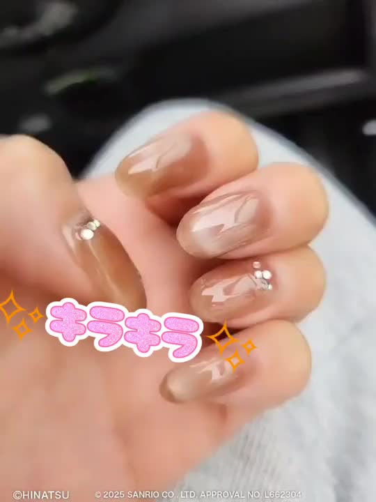 ✨キラキラ✨ネイル


約　1年位　セルフネイルをしてました！

マグネットネイルは


キラキラで

可愛ぃぃです