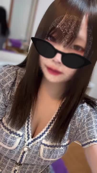 おはようございます🤍

本日26日から30日までいてます🍀*゜

ピンク髪も終えて黒髪に戻りました

どっちのほーが好きですか？🥺

お誘いお待ちしてます😌