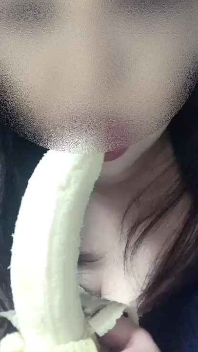 バナナ舐めてるだけ❤️