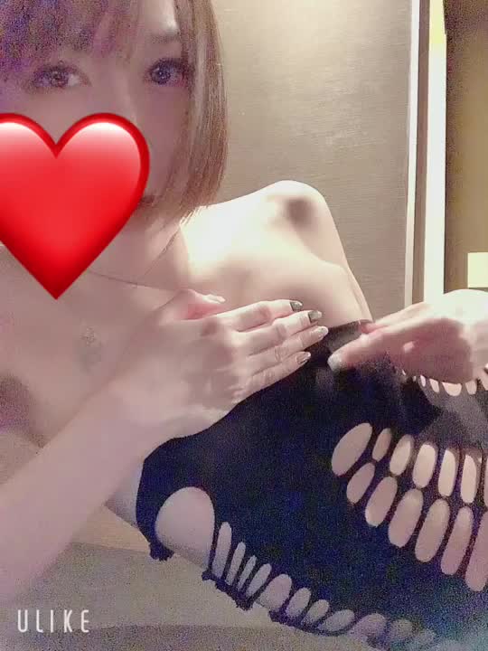 乳首舐めて💕さらもお兄さんの乳首いっぱい感じさせちゃうんだから💕