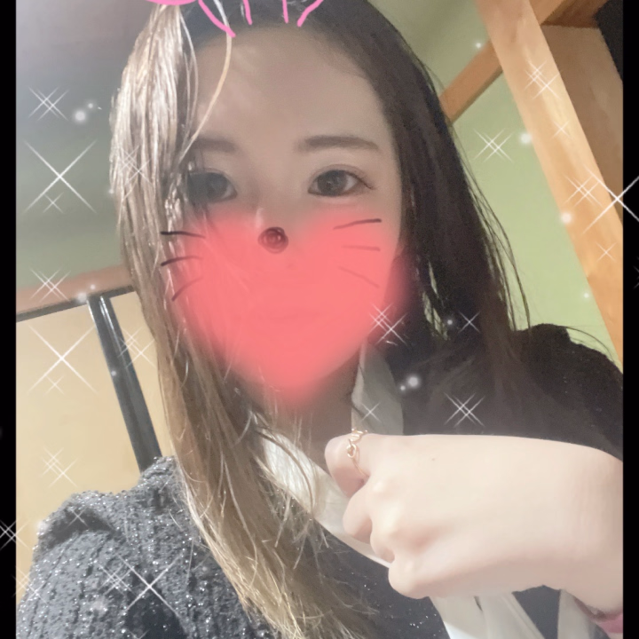 出勤chu♥水曜日について



こんばんは🌛


出勤ちゅのしゃけだよ❣️❣️❣️



今日出勤リクエストがあったので
出勤＋完売頂きました🥰


ありがとうございます🙇‍♀️🙇‍♀️🙇‍♀️



ただ今日のこの出勤終わった後
日付変わっておうちに着くのが
14～15時くらいになってしまうので

すみませんが明日水曜日、
お休み頂きたいと思います💦



金曜日は夜中前から空いていますので
お相手してくださるお兄様♡

お電話お待ちしております(* ˊ꒳ˋ*)


よろしくお願いいたします🙏♥



今日は私服で大丈夫
という事だったので下着は
ピカチュウコラボのピーチジョン

服は久々にスキニーと
万博でコラボで売られていた
551とアーバンリサーチのTシャツで

ウケを狙いに行きたいと思います🥺



笑ってくれるかな……




それでは今日も
元気に行ってきまーす😊




待っててね💕︎💕︎💕︎






……(ﾟДﾟ)ﾊｯ!
私服とランジェリー……
驚かせようと思ったのに

ネタバレしちゃった……！






では金曜日🫶
めちゃくちゃ待
