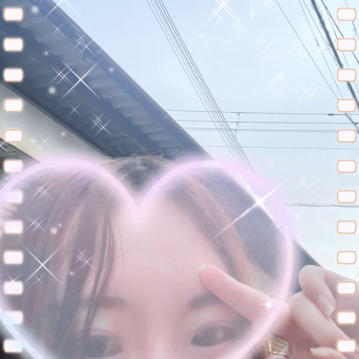 おうち着いた❣️



おはこんハロチャオ〜◓⃙⁣


もうね、空が明るいですね。

見てこの空☁️🫧



帰る途中
通行止めがあったりして
普通に朝帰りになりましたm(_ _)m


日記書いてる今がもう5時だもんな…



おはようございますだね……




ちょっと小腹が空いたので
ダイエット……？
しますよ？
でも今日もっちゅりんしか！
食べれてないから！！！
コンビニで買ってたスモークタン！
食べていいか！！！

好きなんだ！！！
スモークタン！！！



ということで頂きつつ寝る用意も
してきますね🍀*゜



ひょっとしたら
日付変わっての今日、
火曜日出勤するかもしれないので
水曜日の出勤もどうするか……|ω◉`)


また決まり次第日記書きます📖☡✍





では今日も
ありがとうございました!(´▽｀)






それから日が昇る。
紫だちたる雲が細く
たなびいていてきれい。
どの格子の窓ガラスも
群青色に染まります。
いろんな人たちが夜ごとの海から
さまざまなポーズをとり、
シーツの浜に打ちあげられている。




井坂洋子
「ことばはホウキ星」