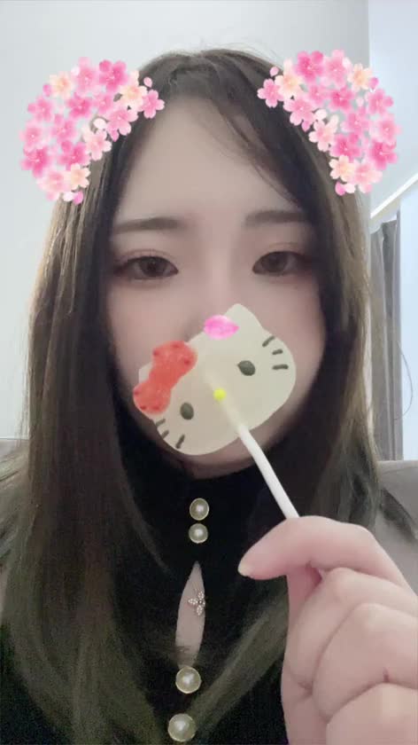 ペロペロキャンディが無かったのでキティさんに犠牲になっていただきました=^・◦・🎀^=
舌短いのコンプレックス😭
伸ばしてみたけど痛いだけだったネ……
