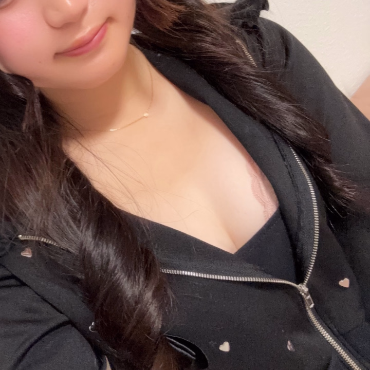 今日も1日ありがとうございました🫶
いつものおにいさまも
お久しぶりのおにいさまも
はじめましてに来てくれたおにいさんも🌟
♡ぎ声かわいくなくてごめんね❤️
きもちくて下品な声でちゃっても
愛でてくれるおにいさまがだーいすき❤️
みんなみんな嬉しかったです🥰
さゆは幸せ者だな〜🌟🌟
おやすみなさいネ
