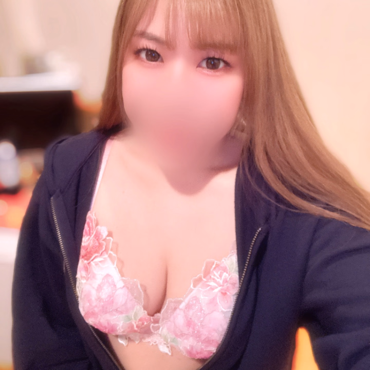 昨日はお休みしてしまいました😭

真夜中の停電からテンパって
眠れなくなってしまい
頭痛が治らなかった🥹

低気圧🌀に弱いのかな🫠

今日から元気に出勤です☺︎