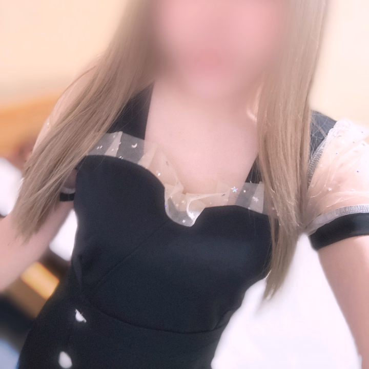 昨日も遊びに
ご来店くださりました
仲良しさんありがとうございます🩵


差し入れもたくさん
ありがとうございます( ´ ▽︎ ` )ﾉ

本日も11時から
出勤してます〜✩︎*॰ ( ¨̮ ) ॰*✩︎

平日ですが
ご予約ご来店お待ちしております🥰

なんかまた花粉症🤧
発症してて薬なくなったら
買いに行こうか迷い中〜🫠

もう終わったかと思ったのに🥹