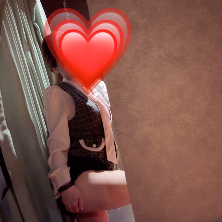 誰もいないオフィスで
ノーパンOLにエッチなことしてみませんか？🫣💗

朝カバン替えたら
ハンドクリームを忘れました、、
お肌カサカサでごめんなさい😢