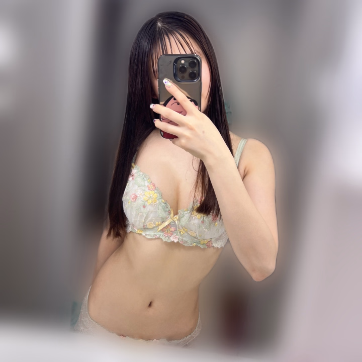 会えたら嬉しいな♡
初めましての出会いも、
また会えたねって再会も大好き♡
一緒に楽しい時間を過ごせたら嬉しいな🫶💕
少しでも気になってくれたら
会いに来てね?🫣🤍
🍀よつば🍀