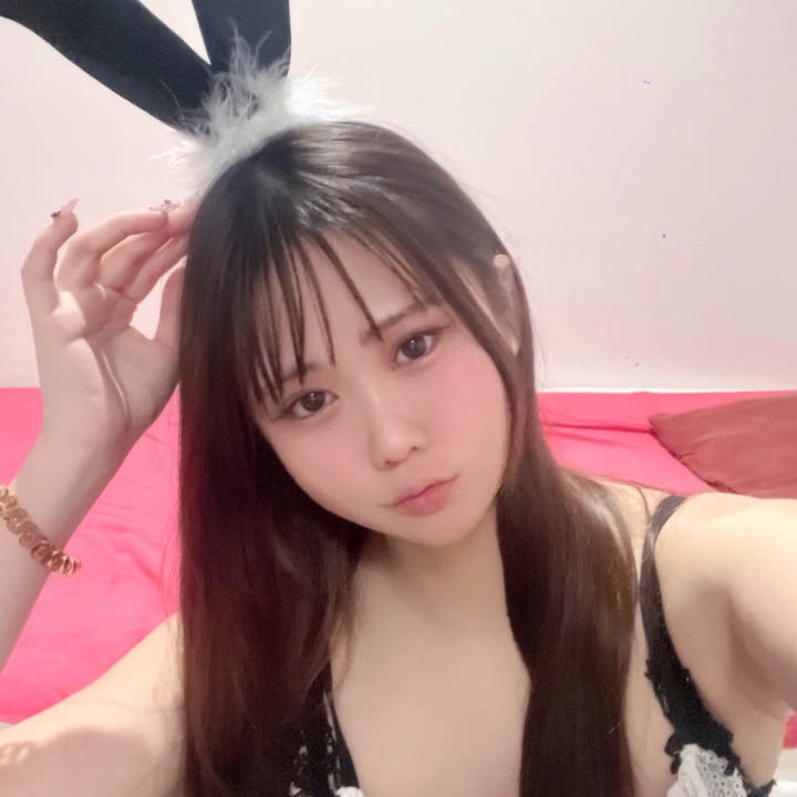今日なんの日だろ〜って
調べたら
💚じゃがりこの日💚らしいです!
じゃがりこって色んな味あるけど
安定にサラダ味も好きだし
たらこバターとか好き🫶🏻💗
普段お菓子食べないんだけど
たまに食べると美味しいって思う♡
お兄様的じゃがりこの味ナンバーワンは
なんですか??
🍀よつば🍀