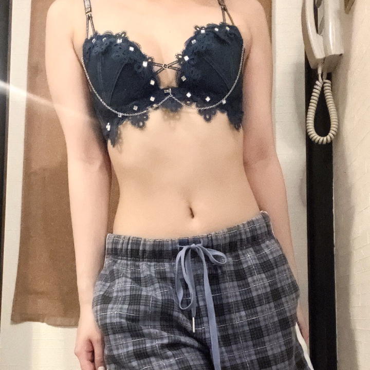 美ボディ体型といえば、、
よつばちゃん!!
くびれもあるからバ〇クのとき
綺麗に見えるらしいです👀✨️
スレンダーボディ好きなお兄様は
よつばのところに来てね🫶🏻︎🩵🫧
🍀よつば🍀