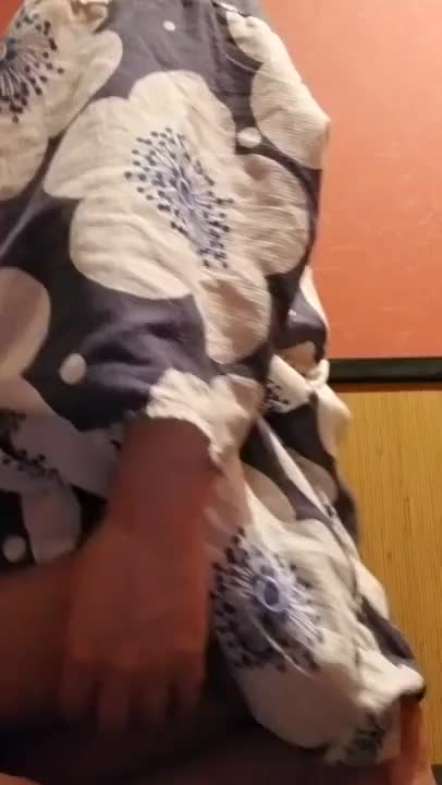 たまには動画も🙋‍♂️　暑い中、今日も一日お疲れさまです💐　するんっと🍑