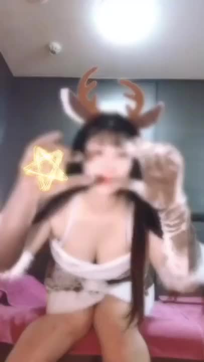🎄.*𝑀𝑒𝑟𝑟𝑦 𝐶ℎ𝑟𝑖𝑠𝑡𝑚𝑎𝑠‪𓂃 𓈒𓏸今年はトナカイさんになってみました🦌(ただいまクリスマスコスプレやってます⸜❤︎⸝‍ぜひトナカイみかさに会いにきてねー！)