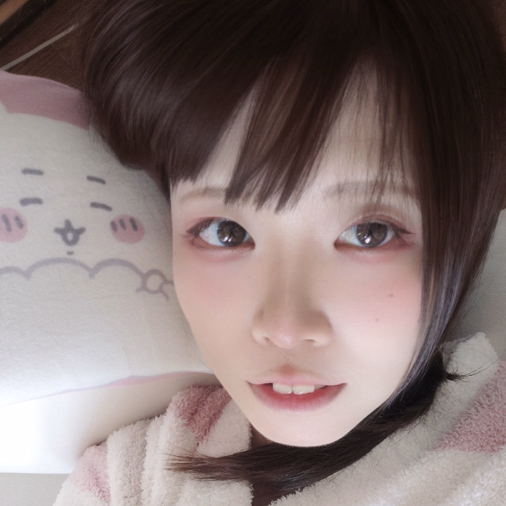 今日も家でゆったりしてるよん😘❤️あなたは？？家でゆったりが至高だよね🥹❣️
イイネ＆応援宜しくお願い致します🙇💕