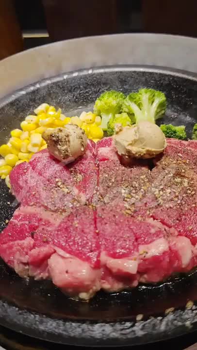 ワイルドジューシーステーキ＝ペッパーランチ(店名)のメニュー名です


♡ ••┈┈┈┈┈┈┈┈•• ♡


定期通院でドS女医に
「タンパク質を摂りなさい」と言われました