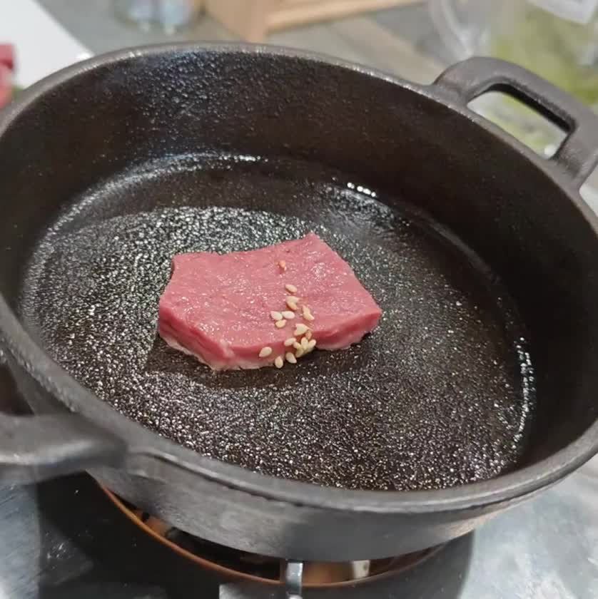 好みの焼き…炙り加減(？)でいただけるのです(∩˘ω˘∩ )♡
このお肉はハツだったかな？
レバーと悩んで、ハツだったと思う