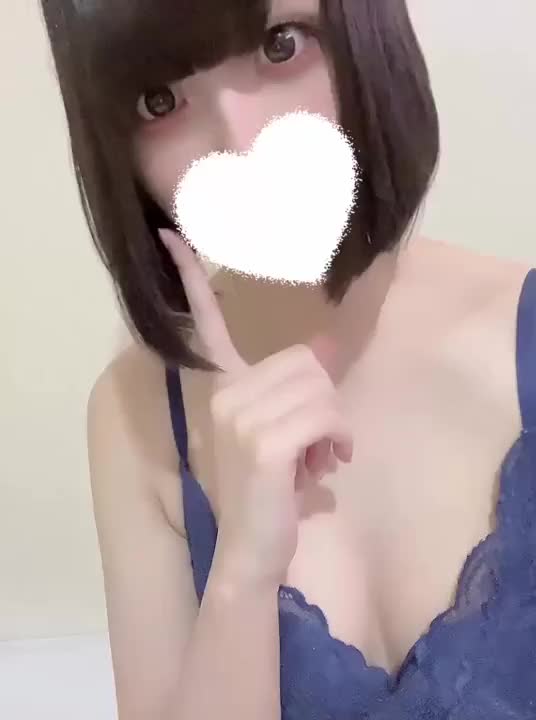 なおなと遊ぶと、時間を忘れちゃう…💕
そんな風に言ってもらえると、すっごく嬉しいなぁ😍

お兄さまを気持ちよくしてあげたいから、ついつい時間を忘れちゃうんだよね😘
でも、時間ギリギリまでたっぷり楽しんでほしいな💖

なおな、お兄さまを気持ちよくしちゃう自信があるの😈💕
でもね、もしも気持ちよくなりすぎたくないなら、最初に教えてね😉

なおなのテクニックで、お兄さまをメロメロにしちゃうよ💋
お店に来て、なおなの魅力にハマっちゃう人が続出中なんだから😘💘


♡なおな♡