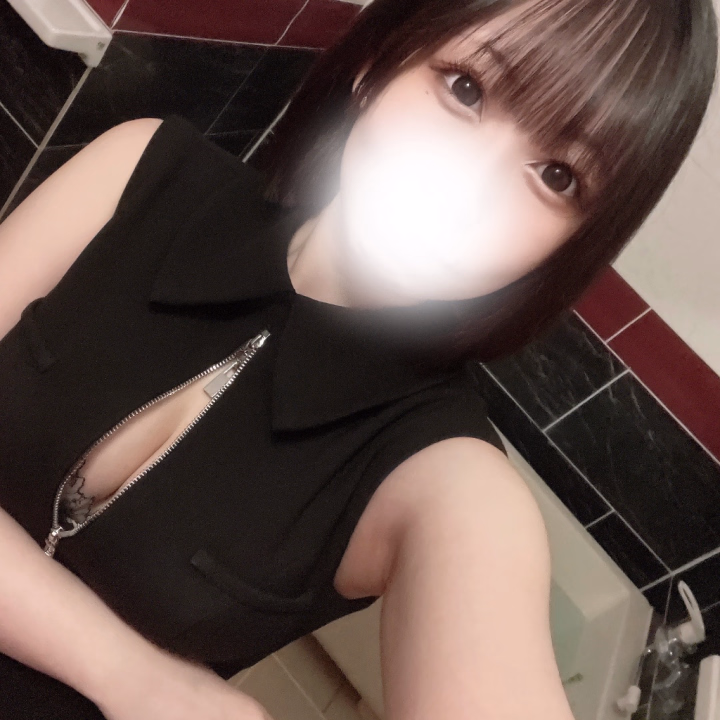 昨日の台風も過ぎて☺︎♡

風は少しまだ強いのかな？☺︎♡

過ごしやすい気温になって

よかったぁ☺︎♡

本日も10:00〜0:00の出勤ですっ☺︎♡

ご予約お誘い☺︎♡
お待ちしております☺︎♡

♡☺︎かまくらごてん本店☺︎♡りと☺︎♡