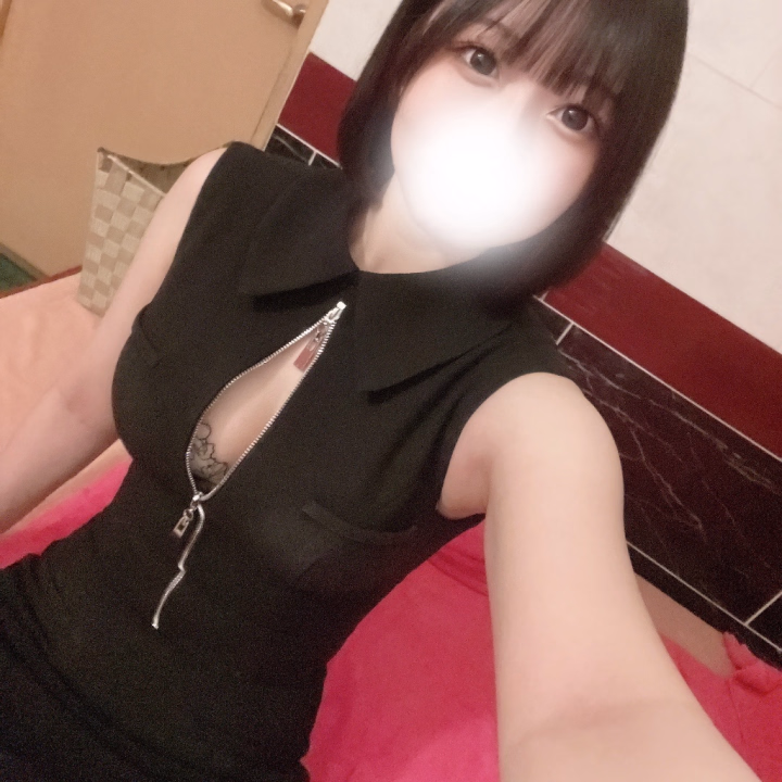 本日も10:00〜0:00の出勤です☺︎♡

昨日白いTシャツに

栄養ドリンクこぼしたのー。。。

けどチャッピーに聞いて☺︎♡

食器用洗剤をつけて歯ブラシで☺︎♡

軽ーく擦って5分〜10分放置☺︎♡

水で流して洗濯したら☺︎♡

ほぼ落ちたのー！！☺︎♡

本日もご予約お誘い☺︎♡
お待ちしております☺︎♡

♡☺︎かまくらごてん本店☺︎♡りと☺︎♡