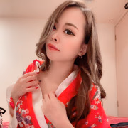 きぃ