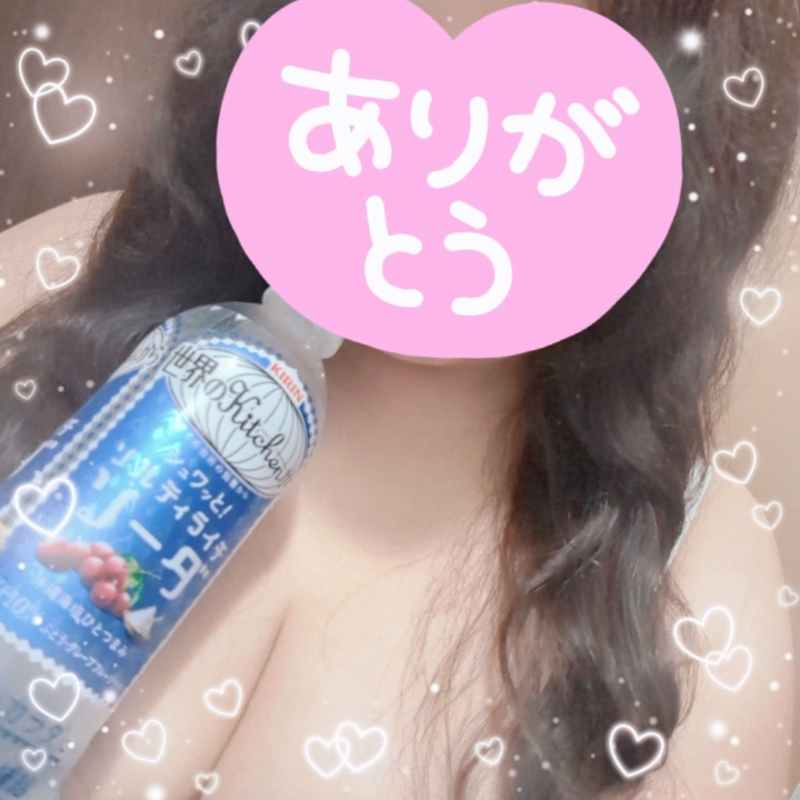 *14:30〜ありがとう✎❤️*

仲良しのお兄さん♡
蒸し暑いからソーダで
シュワシュワして
暑さ飛んだ感じしたね🎶

今日はいつもより
くっついてて
触れてなかった時間が
あんまり無かった気がするね🤭💗

また会おうね❤️