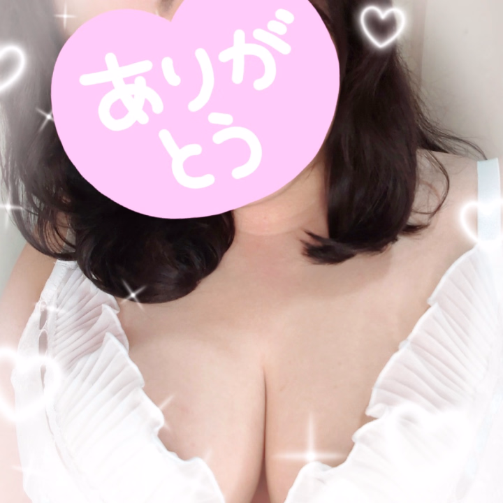 *10/19 19:00〜ありがとう✎❤️*
はじめましてのお兄さん☘️
昨日は会いに来てくれて
ありがとうございましたっ🥰
ドキドキしながらもイチャイチャ💞
甘々な感じが
より攻めたい気持ちになっちゃった♡
まったり楽しくお話しも出来て、
初対面とは思えないくらい
濃ゆい時間を過ごせた気がします🤭🎶
またお会いできる日を
楽しみに待ってます❤️