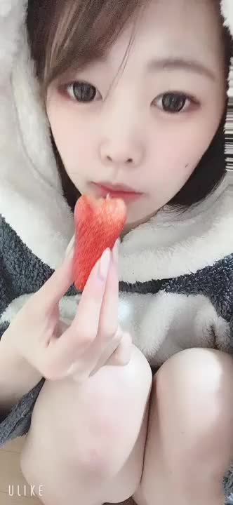 いちごもぐもぐ