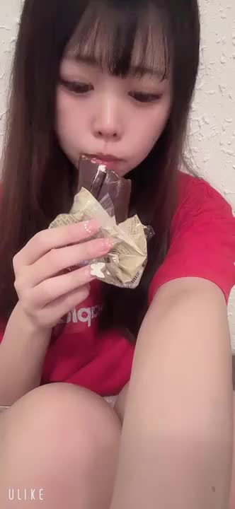 もぐもぐかのこさん( "´༥`"  )久しぶりのチョコパンおいしすぎた💗💗💗💗