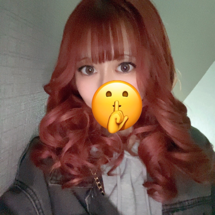 こんにちは🌞

福岡は今日もお天気が気持ち良いです╰(*´︶`*)╯
そして元気に出勤しております🫨

今日のヘアメはゴリゴリに巻いてもらた💇
強そうなお姉さん感出てる気がしますがこう見えてMなのですヾ(๑╹◡╹)ﾉ"

今日もよろしくお願いします🫧