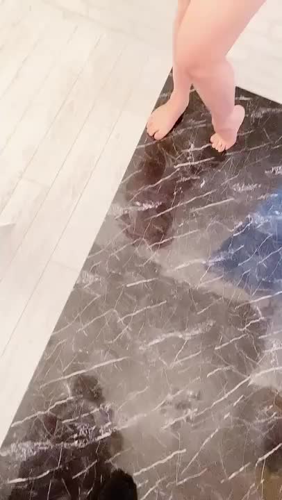 小麦肌に白ビキニ好き