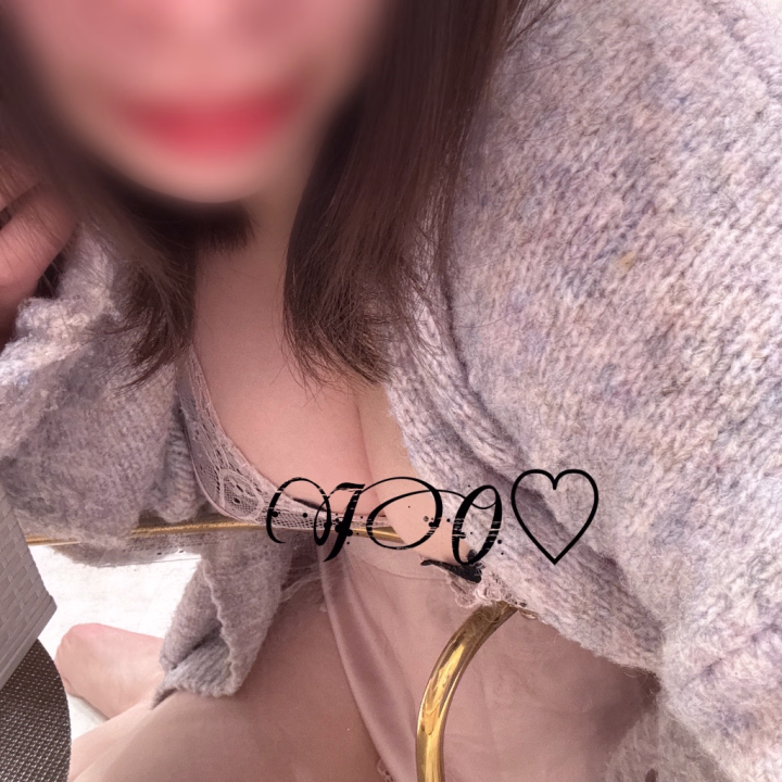 本日も皆さまありがとうございました✨
それぞれのデートの色があって本当に楽しい💗
仲良しさまたちに元気をもらえました🌟





今日はなんと店舗に懐かしのスタッフさんが😆
入店初期にとってもお世話になった方で
いおが部屋で号泣したり怒ったりしてるところを
何度も宥めに来てくださった恩が………😂





それも込みでなんだか新鮮で嬉しい1日でした💯





次の出勤は来週の予定です🗓️
(お仕事の都合で変更になる可能性あります。)
土曜日はご予約受けられないので、
日曜日のご相談お待ちしてます💌☺️





ではではまた会える日まで🍃
今日はちょっと疲れがどっと来てしまったみたい⚡️
しっかり身体温めて寝ます😴
なれば大抵なんでも忘れる✊





おやすみ🌕
