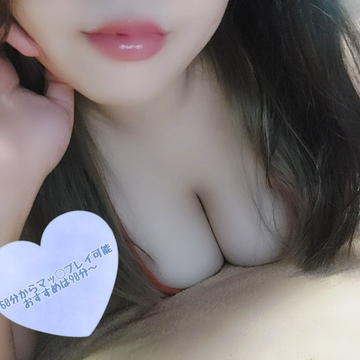 明日は午前中からちょっとおでかけなので早く寝る！

今日は家の断捨離がはかどりました✨
秋冬ものの上着をいくつか買ったから、新しいの買った分古いものはさようなら～😊
アウター早割で買えたし良かった🎵

ついでに来年はもう着ない夏物の服とか靴とかそういうのも捨てたから家の中すごいスッキリした！
定期的な断捨離気持ち良いね♥️

ちなみに家は結構綺麗な方です😊
綺麗だと掃除するのも簡単だし、気持ち良いからね✌
あと女性らしいシンプルな雰囲気にしてて気に入ってる🎵

でもシンプルすぎるので壁とかに少し飾りが欲しいな！
インテリアにこだわりある方、良かったらオススメのアイテムやお店教えてね♥️
おやすみなさい！