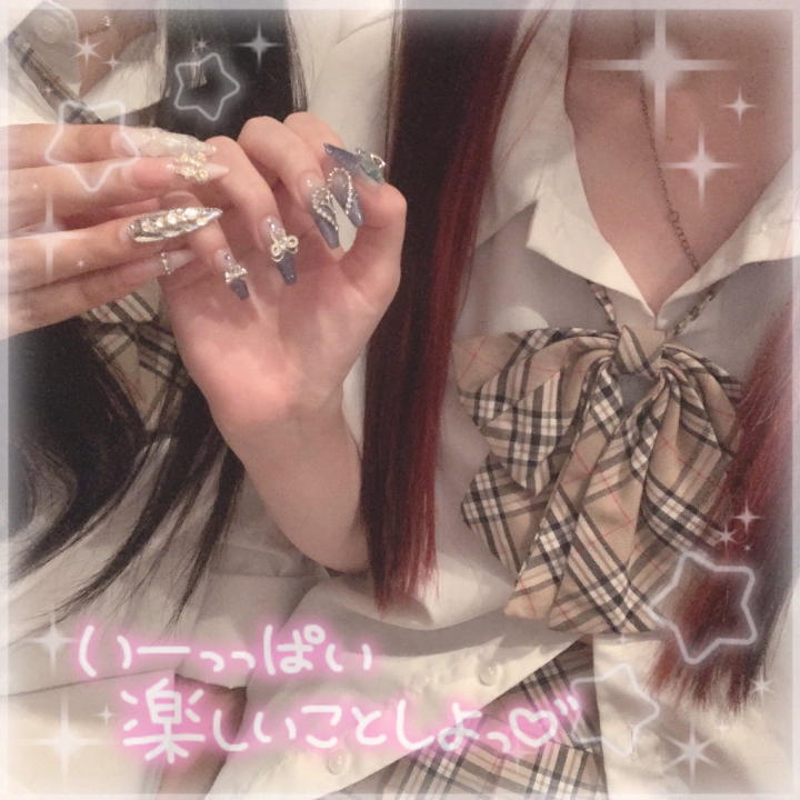 ま！つ！だ！
 
 
気分転換にネイル変えた🩵🪽‪
実は赤じゃないの初ですかわちぃ🎶
たまにはいーよね( ˙꒳​˙ )v
 
 
昨日もラブコールありがとう( ՞. ̫.՞)♥️
私のテンションを心配して逢いに来てくれてるの知ってますよ🙂‍↕️いつもいつもありがとうね🥲💧
最近仲良しさんと話す時間が心の癒しですほんと🙂‍↕️💓
 
 
📷💖
No.98黒崎ちゃんと✌🏻✨️
ギャルネイル姉妹です🎀
最近時間被ったら沢山お話しててお互い毎日偉い偉いし合っています🙂‍↕️🌟
 
 
🌟ラストまでいるょ🌟
お誘いお待ちしてます🙂‍↕️🎀