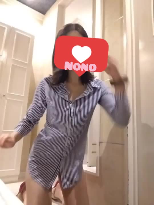 深夜投稿失礼します。夕方スマホを落としてしまいヒビが入りました。それからあんまりスマホ触らんでおいたんだけど先程、恐る恐るフィルムをめくったら、、、セーフ。保護フィルムが割れていただけでした、ありがとう保護フィルム。そして遅れてごめんねみなみなさま。あ、昨年流行った曲です(*⌒▽⌒*)♡