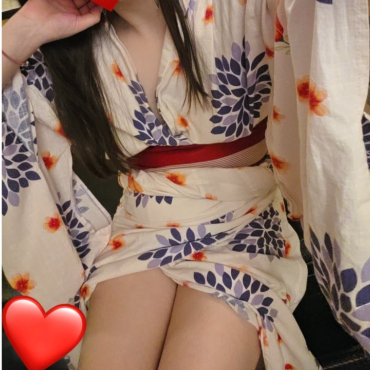 昨日言ってたちょっとだけがんばる用事無事に終わりました～😊

さっきお風呂も入ってもうあとは寝るだけ！

至福のゴロゴロタイム中です♥️

何か動画とか見ちゃおうかな～
寝れなくなっちゃうかな～💦

昼夜逆転するといろいろ大変だから、ほどほどにして寝ようと思います♥️

明日から週の後半、まだちょっと気圧が心配だけどなんとかゆるくいきましょう～♥️

おやすみなさい♥️