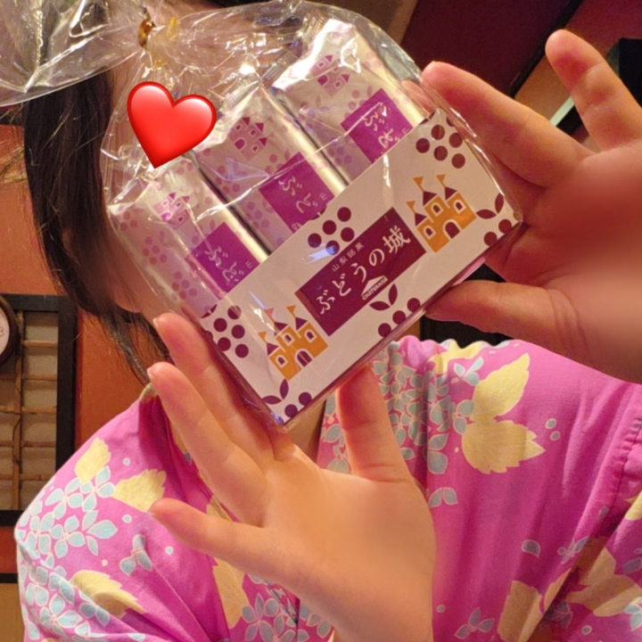 昨日いただいたお菓子♥️

レーズンバターサンド的な感じでおいしかったです♥️

ありがとうございました😊♥️


今日は雨じゃないお休みをおもいっきり楽しみました♥️

朝からお昼過ぎまで出かけました～♥️

涼しくて気持ちよかったです♥️

寒くならないうちにまたいろいろ出かけたいな♥️

いっぱい秋を楽しみたいと思います♥️

出かけたいところ考えながら寝ま～す♥️

おやすみなさい♥️