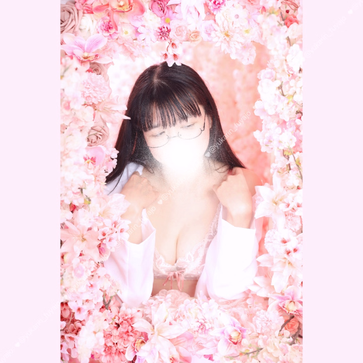 おはようございます🌸
ニュー不夜城の ゆかりです
梅雨入りしたそうですが
気分は桜満開でいたいので
春がテーマの一枚を投稿します♪
本日は足元に気をつけて
行ってらっしゃいませ🌱