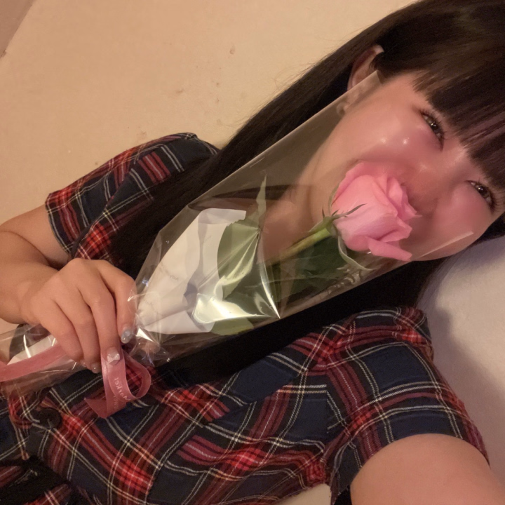 おはようございます✨


この間、普段プレゼントとかくれるようなタイプじゃないお兄様から🌸
花言葉も素敵できゅんきゅんしました♡
いつもありがとうございます♡




今日15時まで会えます♡

あと明日土曜日だけど珍しくいます♡
12時までと短いですがお誘いまってます💕