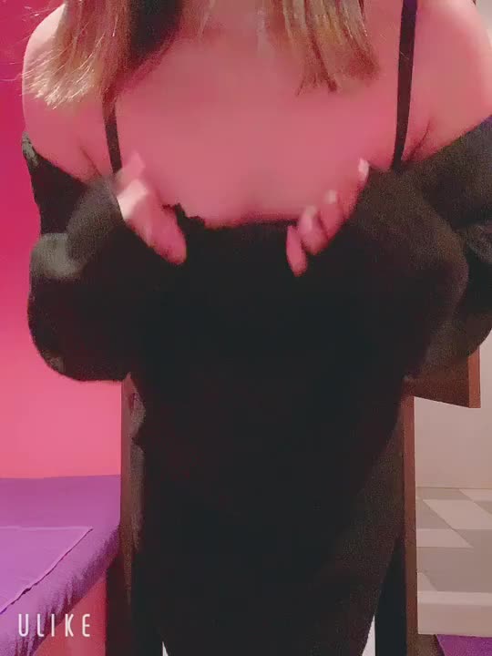 こんばんは❣️
今日は平日のクリスマスですが、お兄様はどうお過ごしですか？🤔

りんかも去年までお薬売りだったのですが…夜までお仕事してたからよくわからず(´∀｀=)💦

一緒にえちしてまったりするってすごく幸せな時間かな❣️って思いながらシュークリーム食べてました☺️✨

後半も元気にお仕事終わりのお兄様、お休みのお兄様とお会いできるの楽しみにしてます🫶