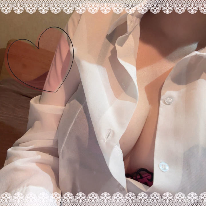 火曜日までお誘いしてくれた
なかよしさま♡♡♡
はじめましてさま♡♡♡
ありがとうございました💓💓💓

２週間ぶり♡１ヶ月♡２ヶ月ぶり♡
久しぶりにきてくれたり♡
茨城から♡
会津から♡
栃木から♡
郡山から♡
仙台にかえるまえに♡
10年ぶりの小名浜に♡
夜勤明けに♡
ヒメチャンネルのトークから♡
入店からみてくれててやっと逢えたり♡
急に逢いたくなってきてくれたり♡
etc.....♡♡♡
とってもたのしいじかんでした🥰
⸜(◍´˘`◍)⸝ ‎  𝕋𝕙𝕒𝕟𝕜 𝕪𝕠𝕦 ❤︎"

さしいれもたくさんありがとう✨
ごちそうさまでした😋

口コミ投稿してくれたなかよしさまもいつも本当にありがとう🫶🏻
そして２回目のシーズンMVPもおめでとう🎊
すごいね〜👏🏻👏🏻👏🏻
また逢えるのたのしみにしてるね💖

今日こちらはいいお天気☀️
やっぱり晴れてると気分もあがるね🤭
ではではまたねーん🙋🏻‍♀️

♡ななᒼᑋªⁿ✿♡